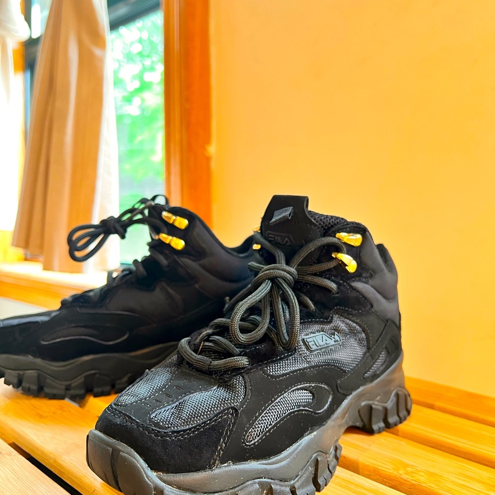 FILA TAY TEACER TR 2 Mid !!
